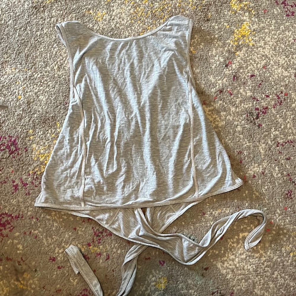 Lululemon criss cross back tank size 4